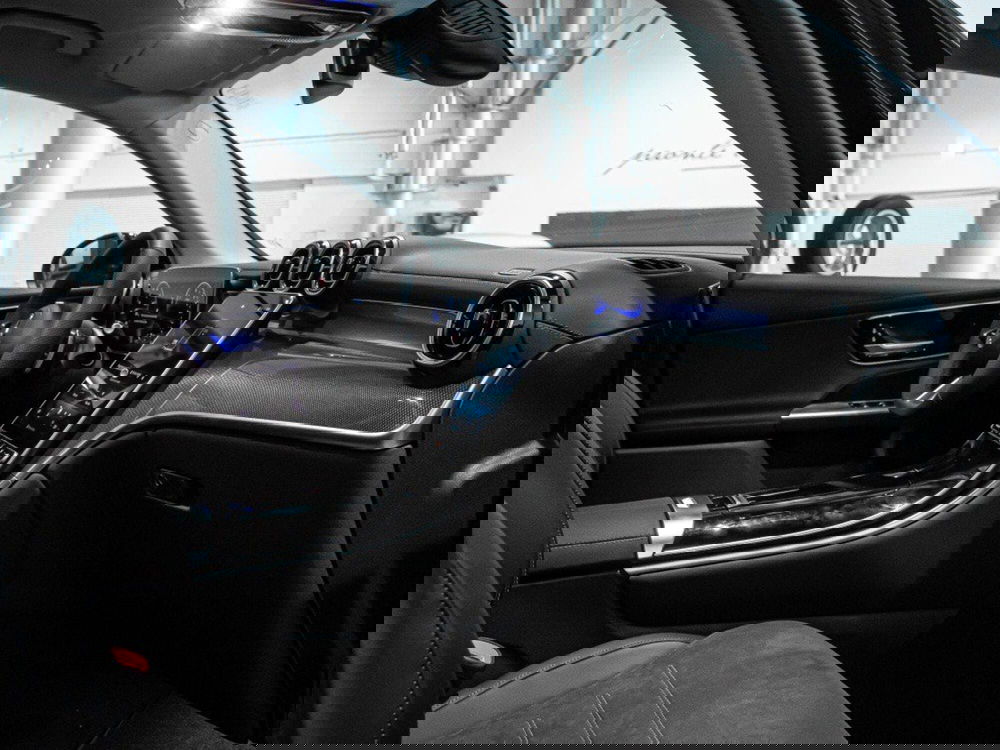 Mercedes-Benz GLC nuova a Ancona (17)