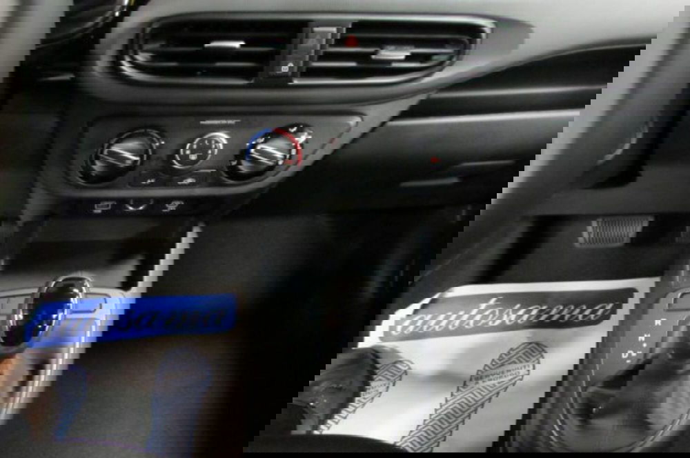 Hyundai i10 nuova a Milano (9)