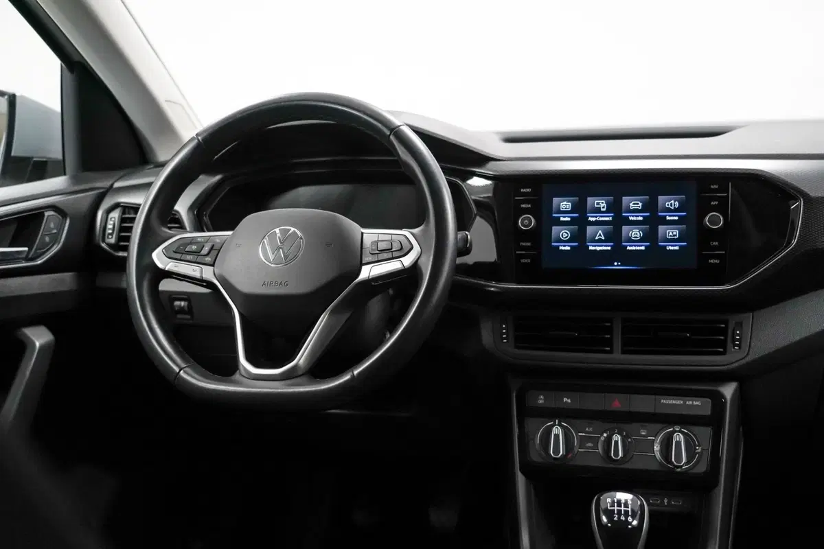 Volkswagen T-Cross usata a Varese (11)