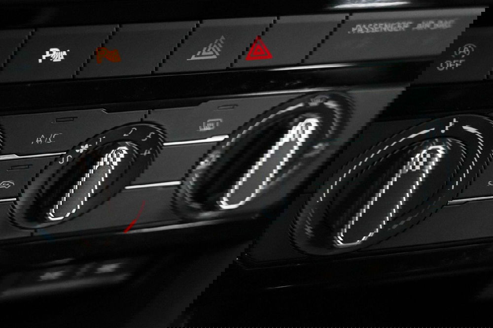 Volkswagen T-Cross usata a Varese (15)