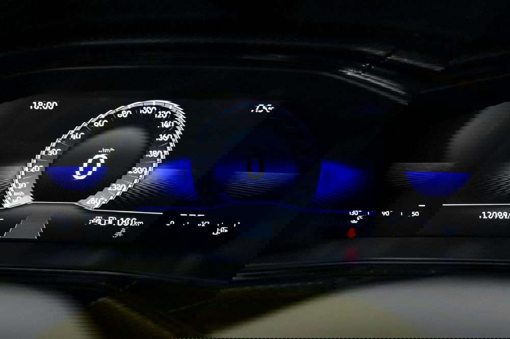 Volkswagen T-Cross usata a Varese (8)