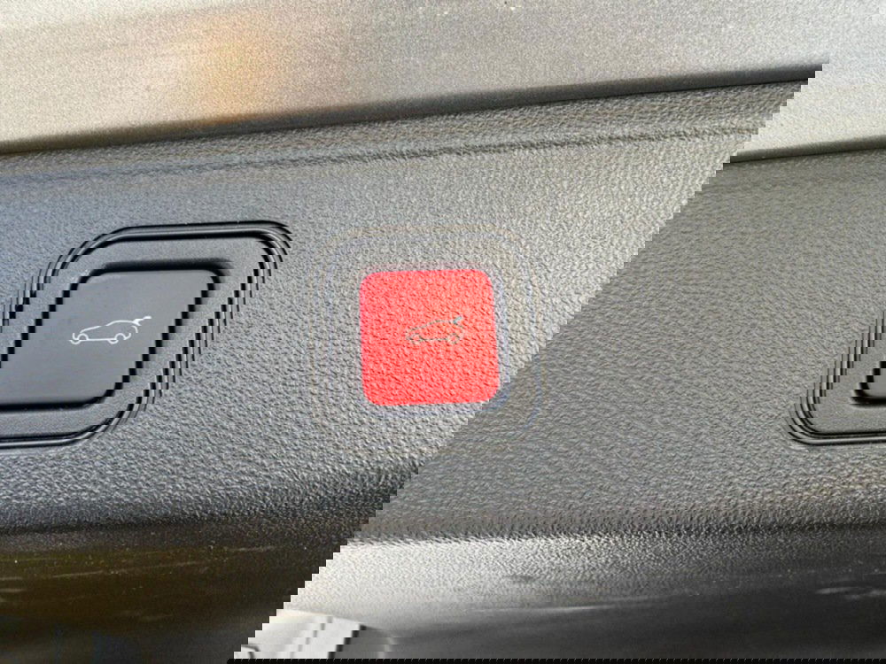 Jeep Avenger usata a Salerno (14)