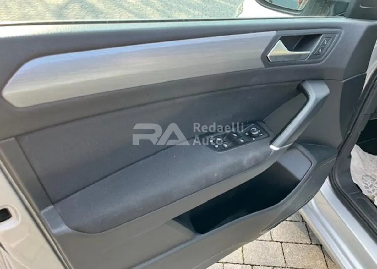 Volkswagen Touran usata a Lecco (7)