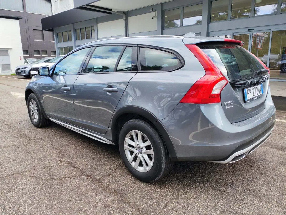 Volvo V60 Cross Country usata a Rimini (7)