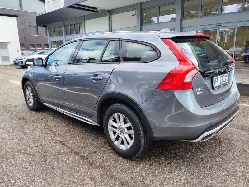 Volvo V60 Cross Country usata a Rimini (7)