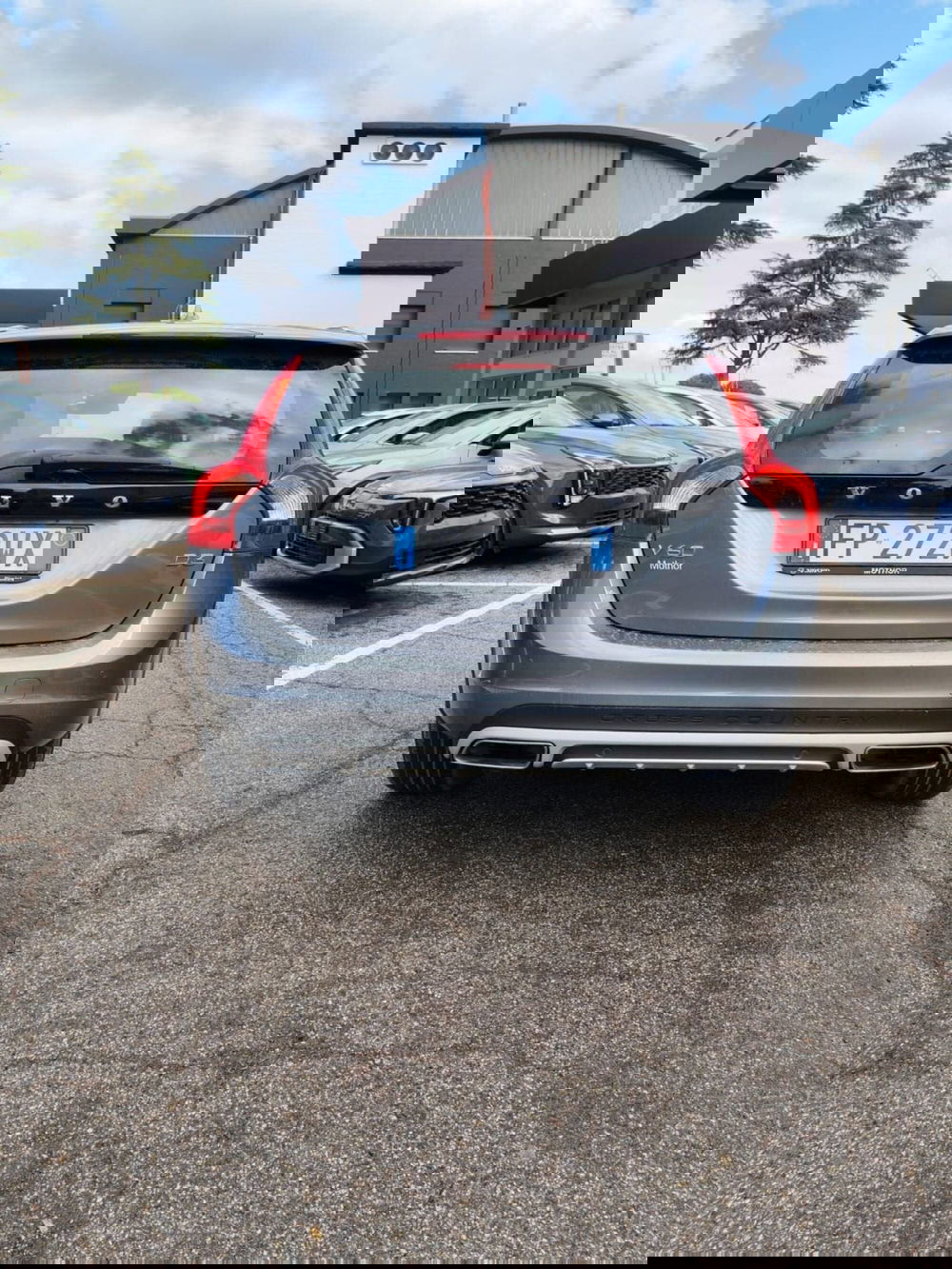 Volvo V60 Cross Country usata a Rimini (8)