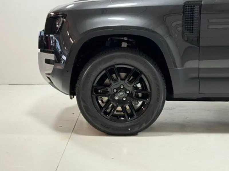 Land Rover Defender nuova a Bolzano (9)