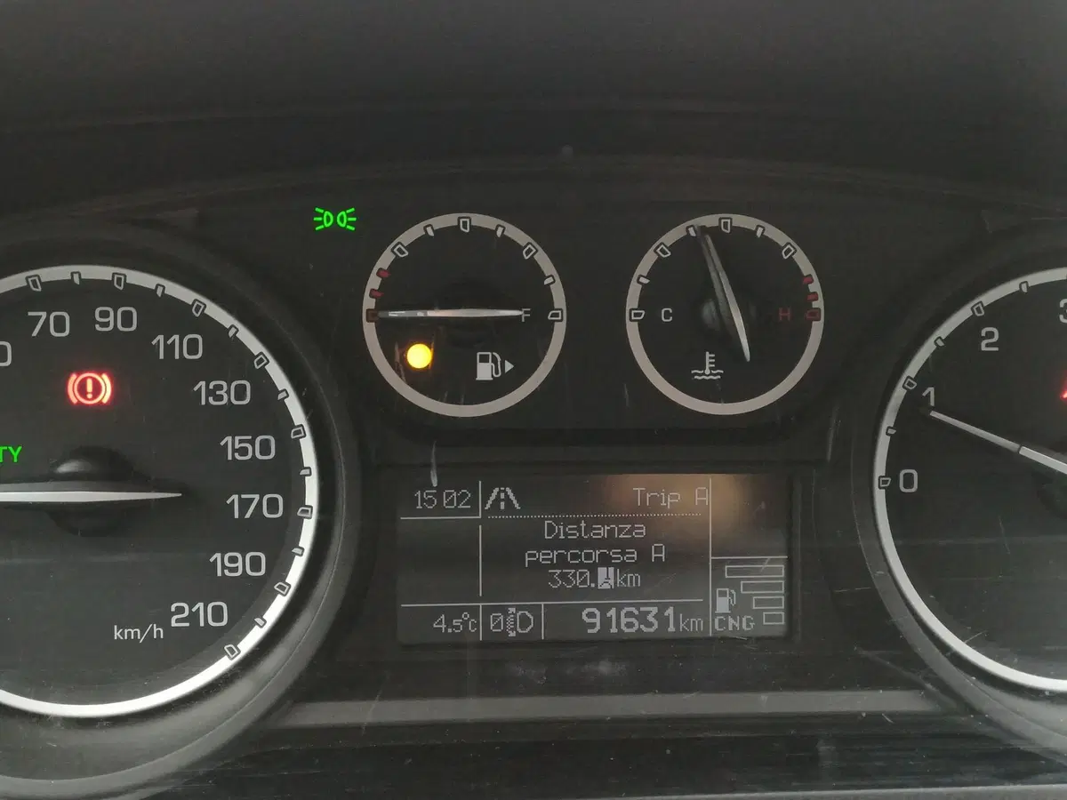 Lancia Ypsilon usata a Modena (10)