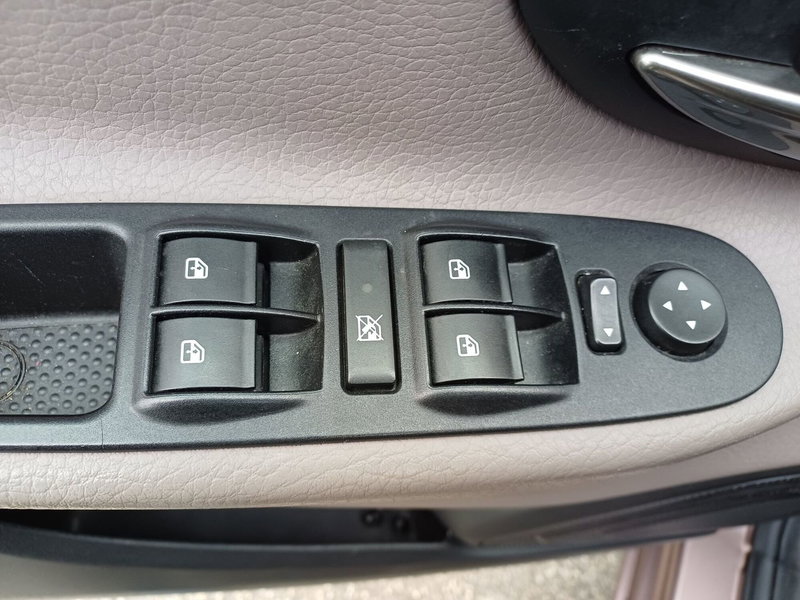 Lancia Ypsilon usata a Modena (13)