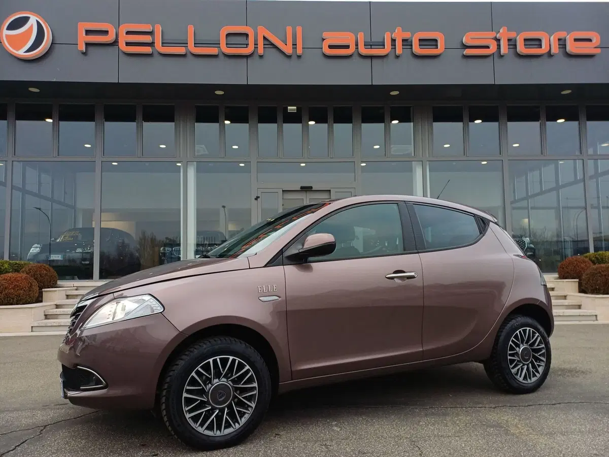 Lancia Ypsilon usata a Modena (2)