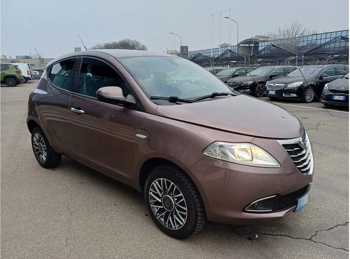 Lancia Ypsilon usata a Modena (4)