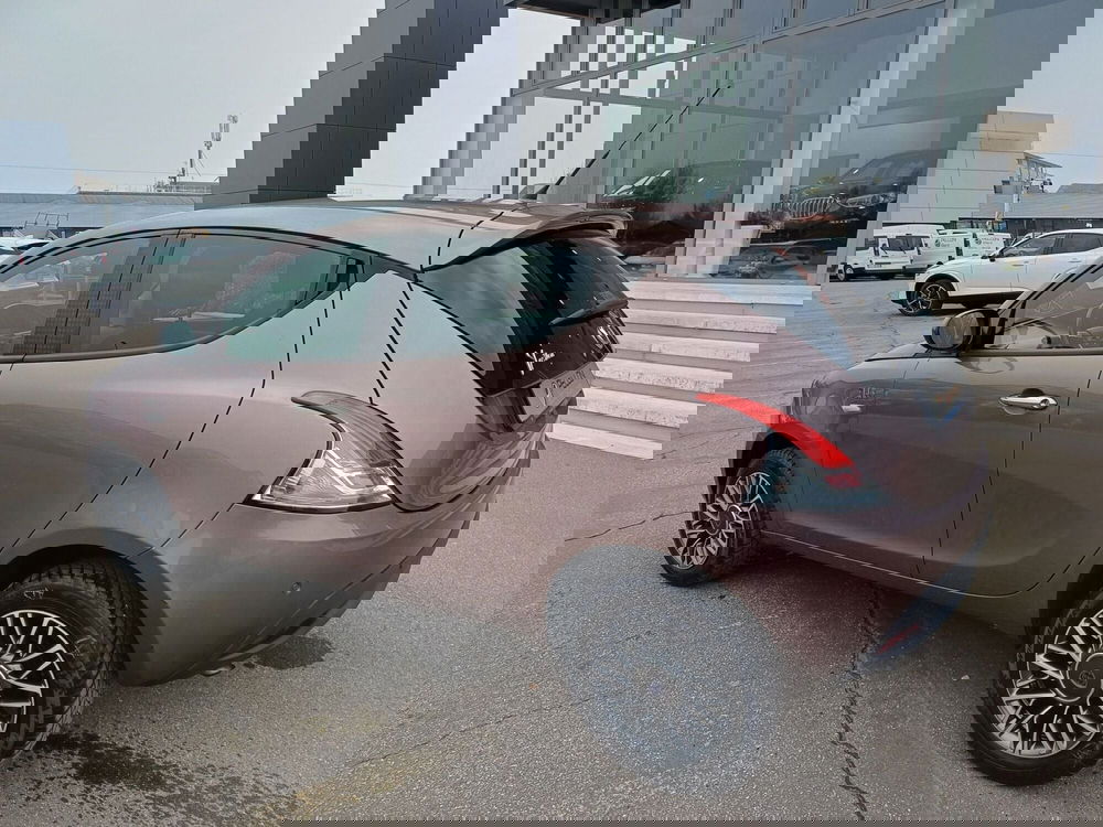 Lancia Ypsilon usata a Modena (7)