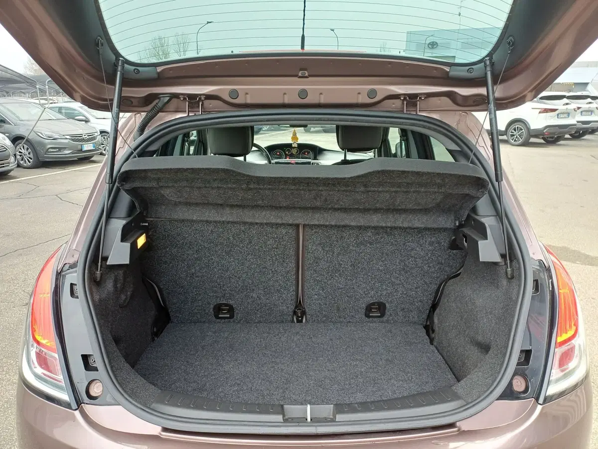 Lancia Ypsilon usata a Modena (8)