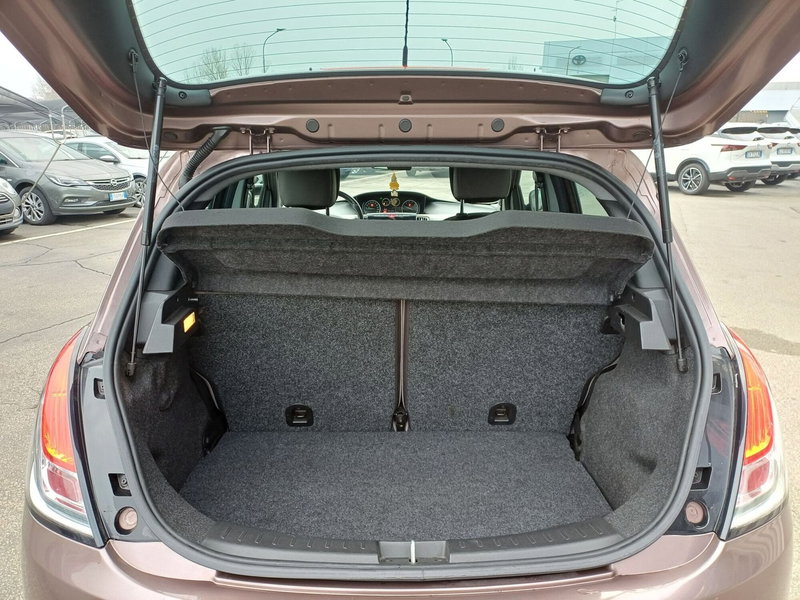 Lancia Ypsilon usata a Modena (8)