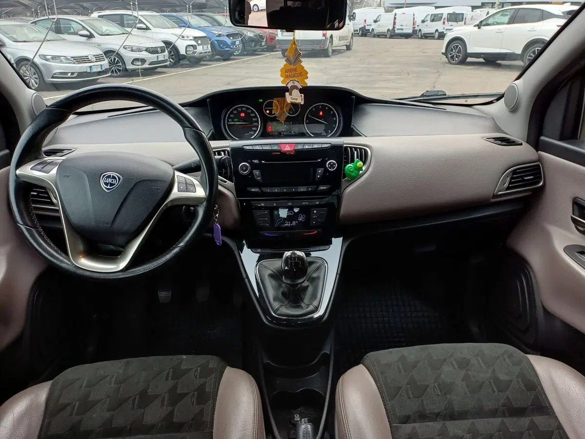 Lancia Ypsilon usata a Modena (9)