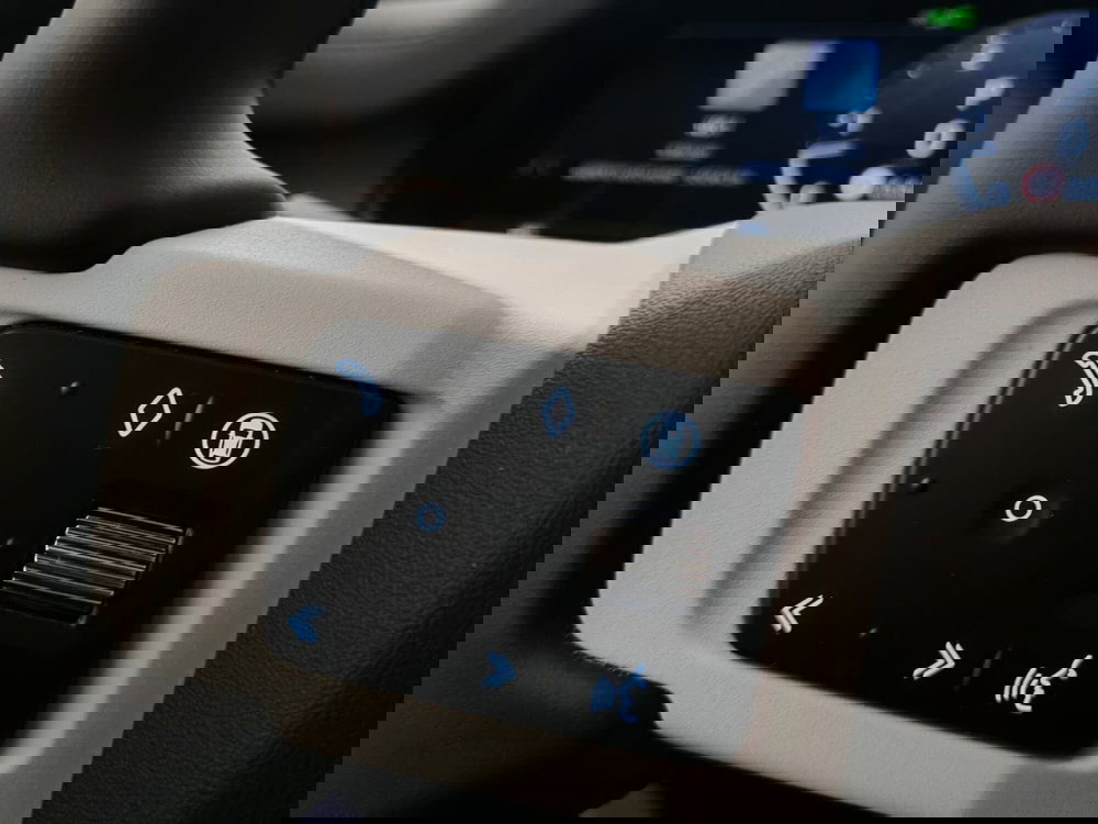 Land Rover Defender usata a Novara (17)