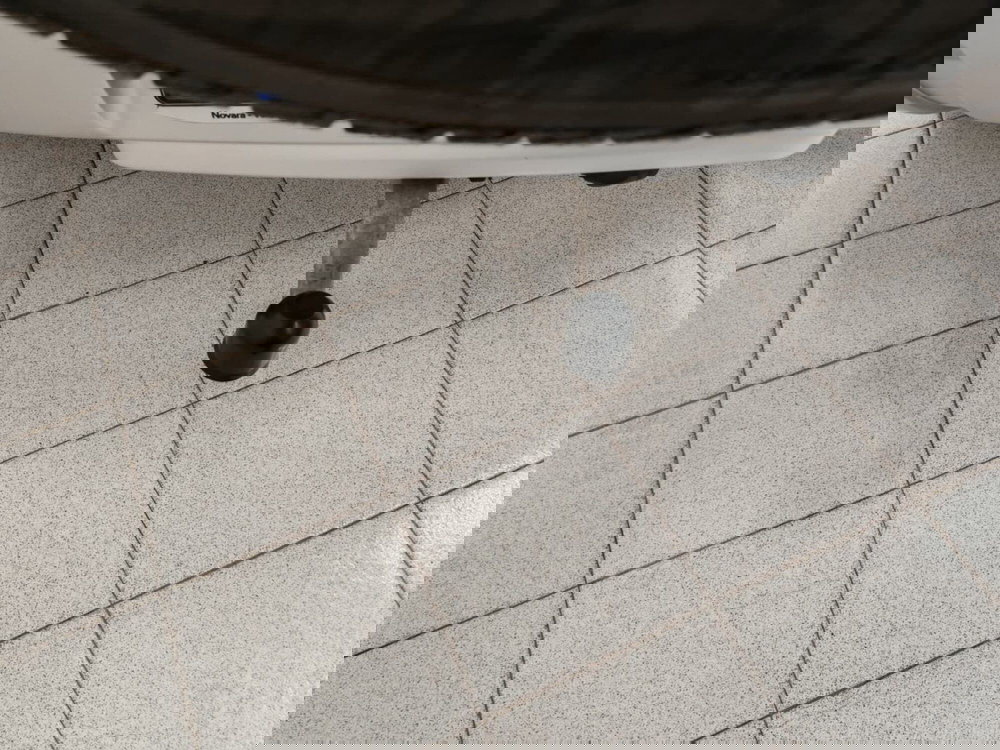 Land Rover Defender usata a Novara (9)