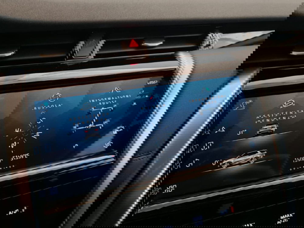 Land Rover Discovery Sport usata a Novara (15)