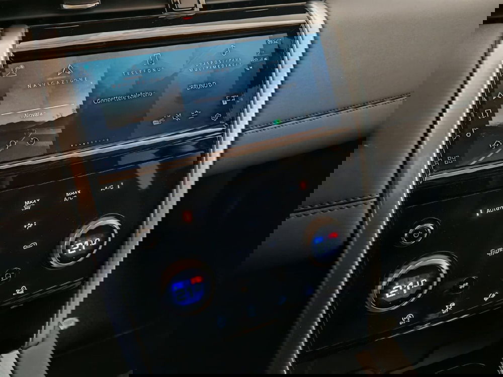 Land Rover Discovery Sport usata a Novara (16)