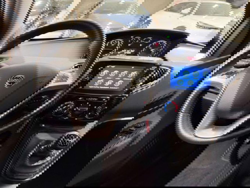 Lancia Ypsilon usata a Savona (14)