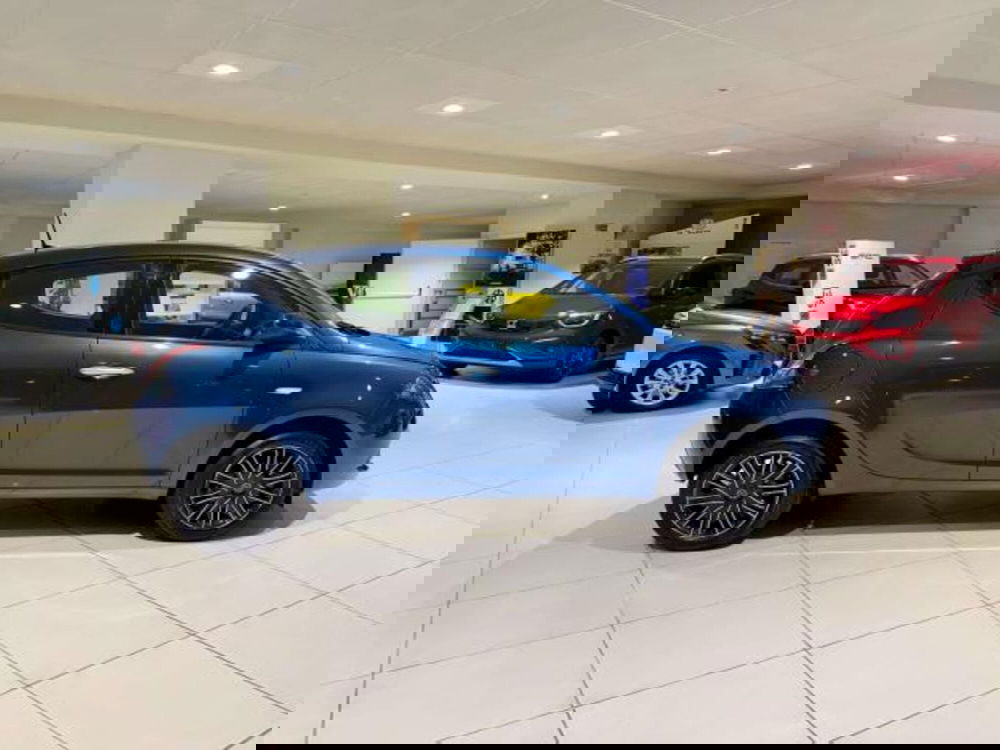 Lancia Ypsilon usata a Savona (4)