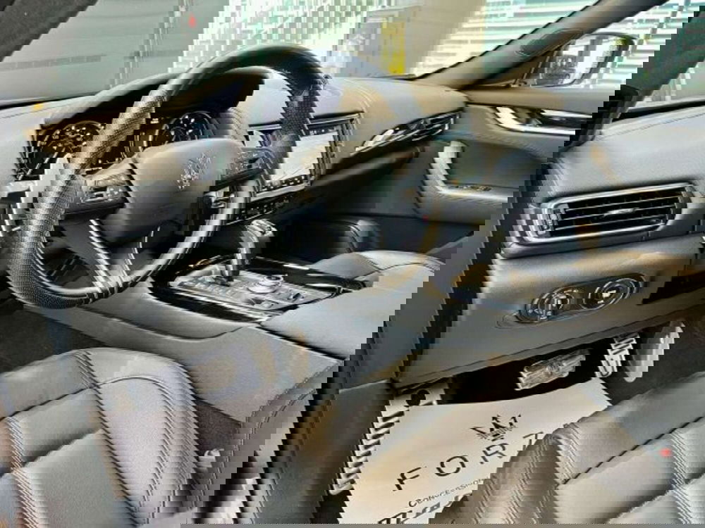 Maserati Levante usata a Torino (9)