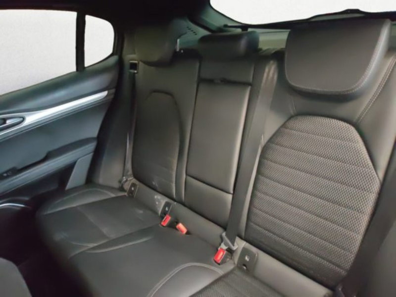 Alfa Romeo Stelvio usata a Padova (11)