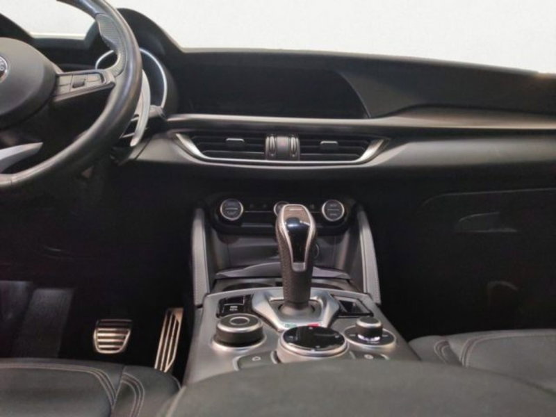 Alfa Romeo Stelvio usata a Padova (13)