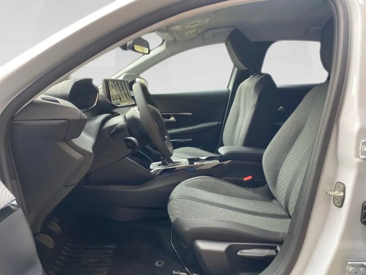 Peugeot 208 nuova a Torino (7)