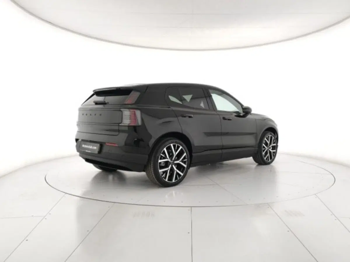 Volvo EX30 nuova a Modena (5)