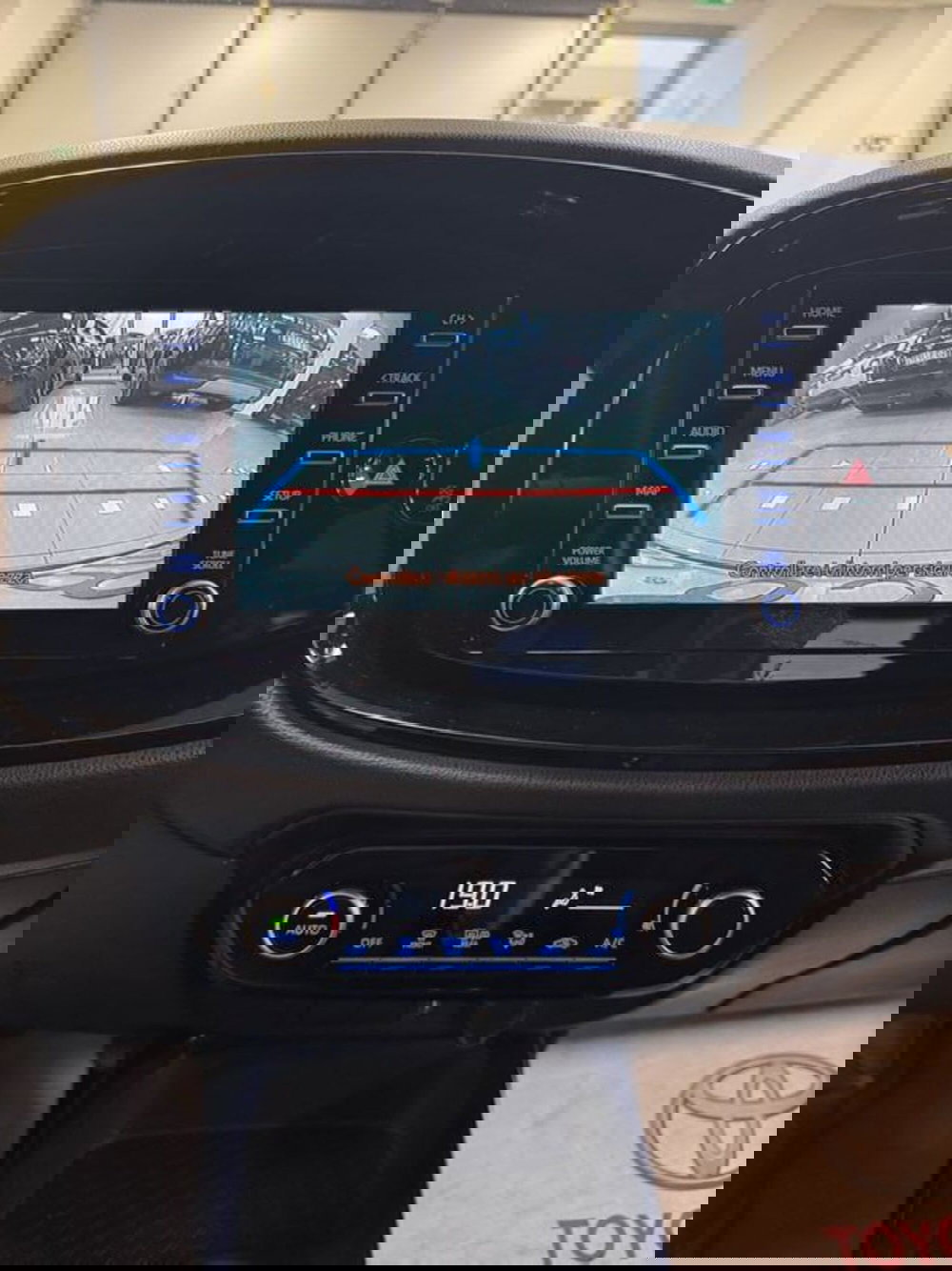 Toyota Aygo X usata a Prato (13)