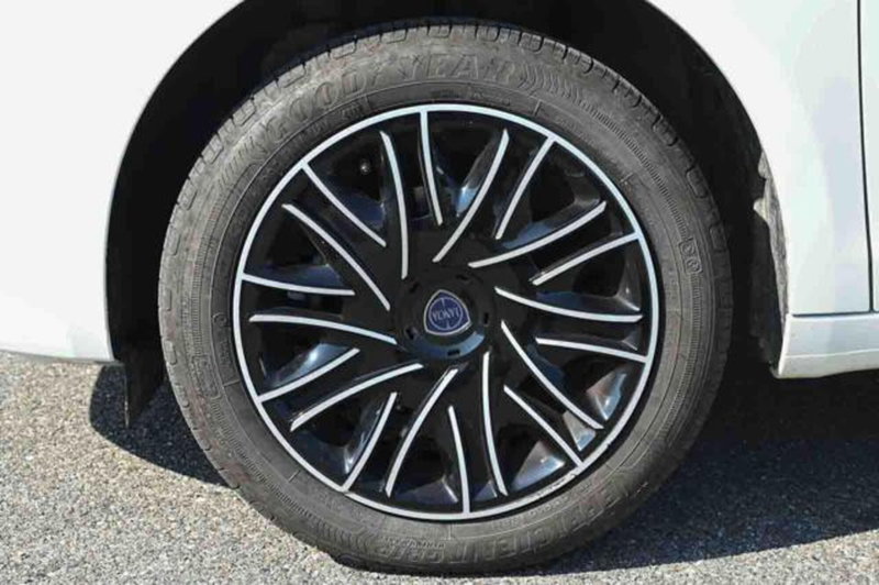 Lancia Ypsilon usata a Torino (10)