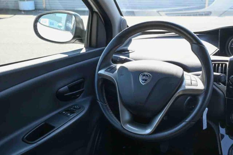 Lancia Ypsilon usata a Torino (16)