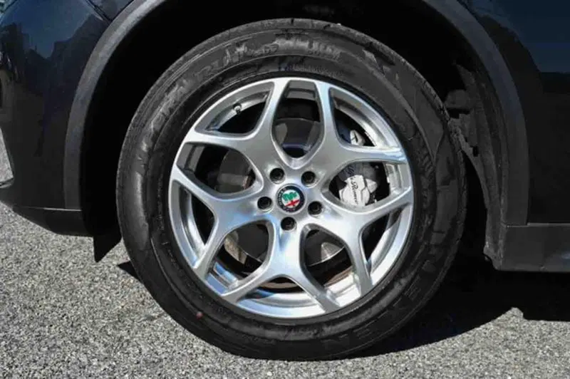 Alfa Romeo Stelvio usata a Torino (11)