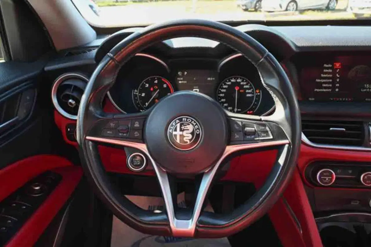 Alfa Romeo Stelvio usata a Torino (17)