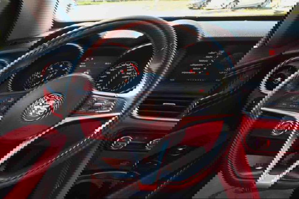 Alfa Romeo Stelvio usata a Torino (17)