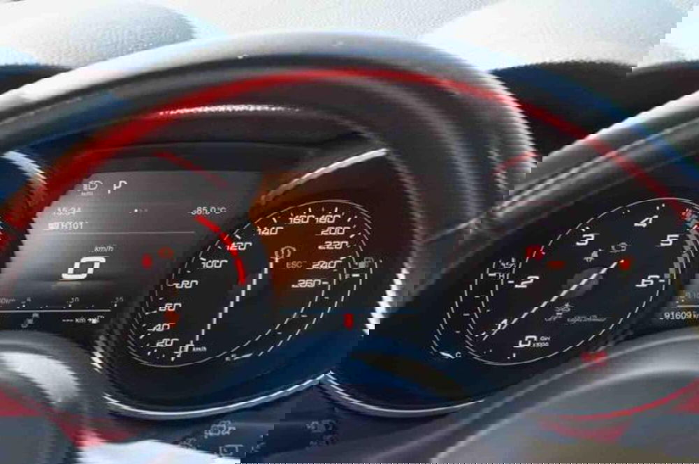 Alfa Romeo Stelvio usata a Torino (18)