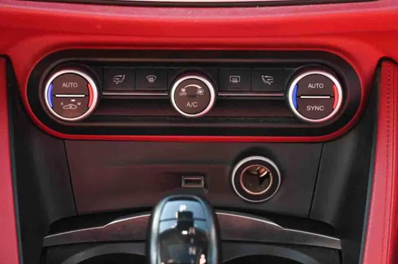 Alfa Romeo Stelvio usata a Torino (20)