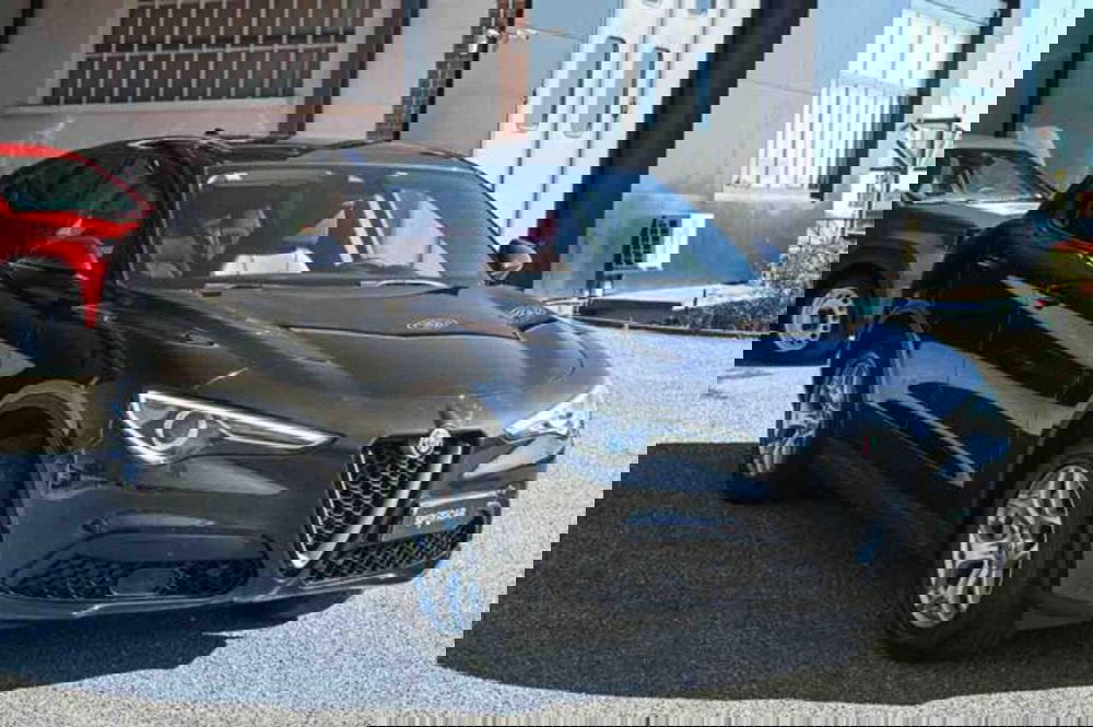Alfa Romeo Stelvio usata a Torino (3)