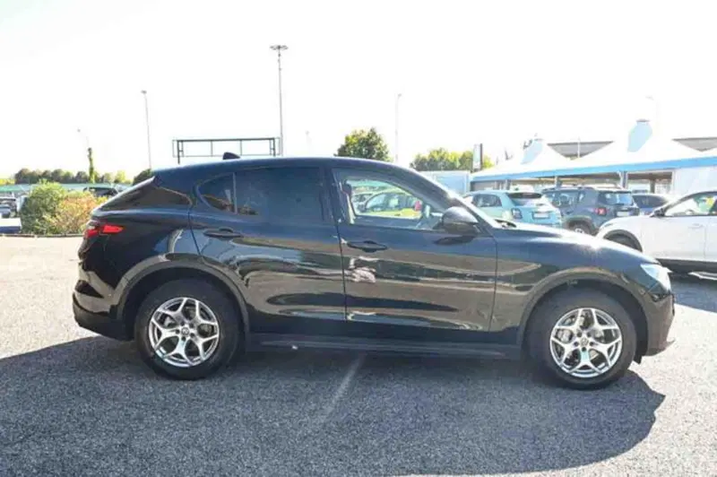 Alfa Romeo Stelvio usata a Torino (4)