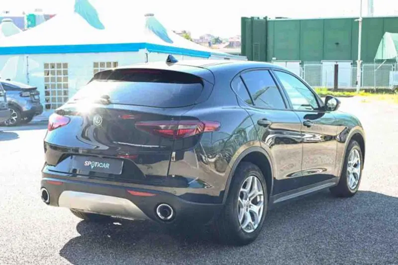 Alfa Romeo Stelvio usata a Torino (5)