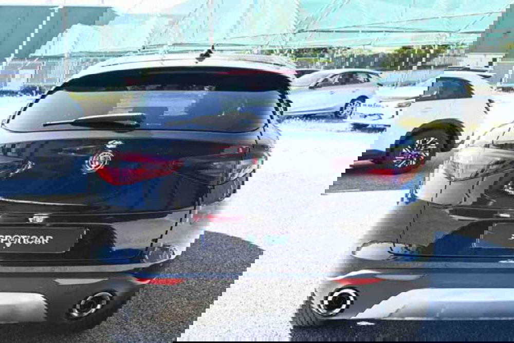 Alfa Romeo Stelvio usata a Torino (6)