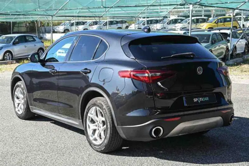 Alfa Romeo Stelvio usata a Torino (7)
