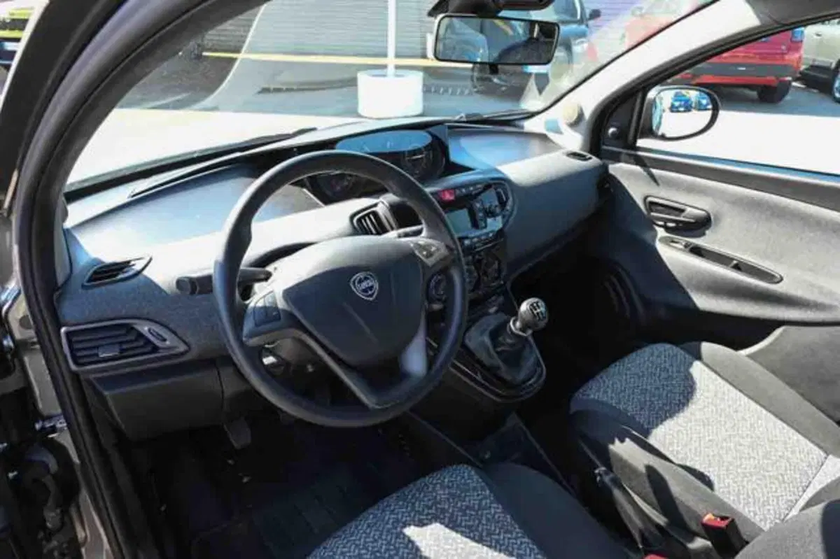Lancia Ypsilon usata a Torino (12)