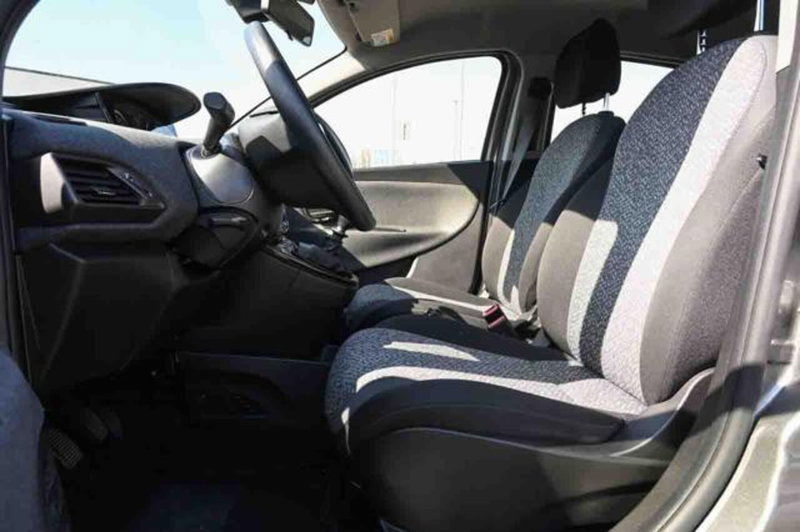 Lancia Ypsilon usata a Torino (13)
