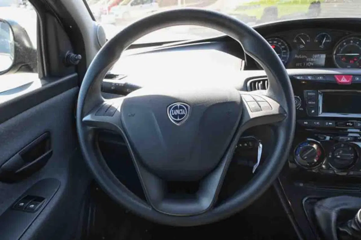 Lancia Ypsilon usata a Torino (16)