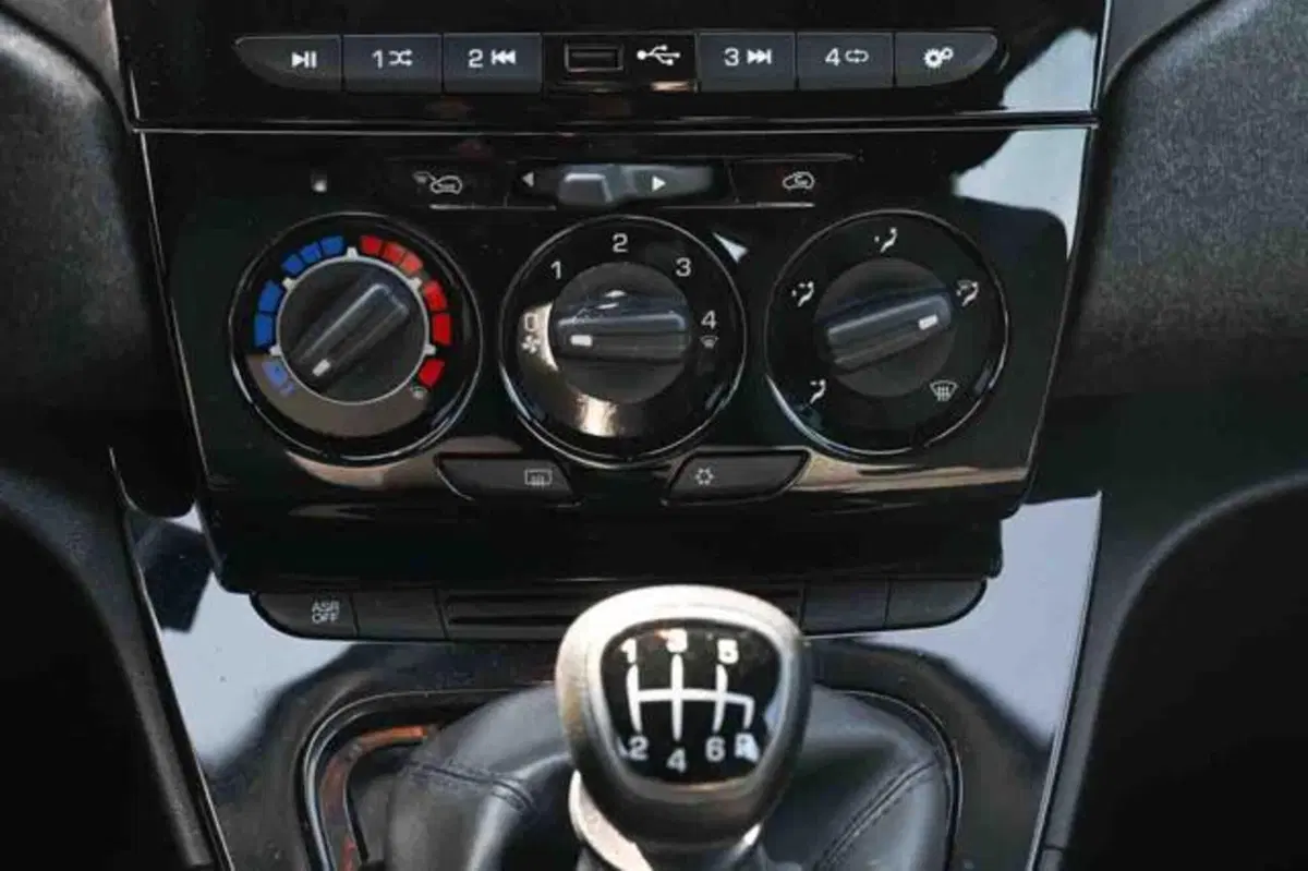 Lancia Ypsilon usata a Torino (19)