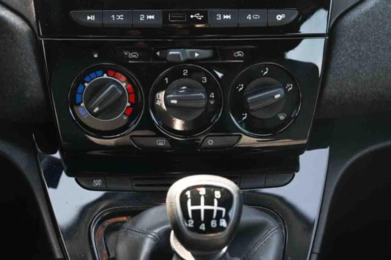 Lancia Ypsilon usata a Torino (19)