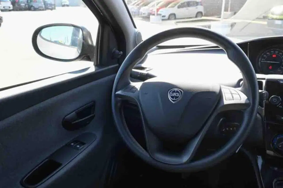 Lancia Ypsilon usata a Torino (20)