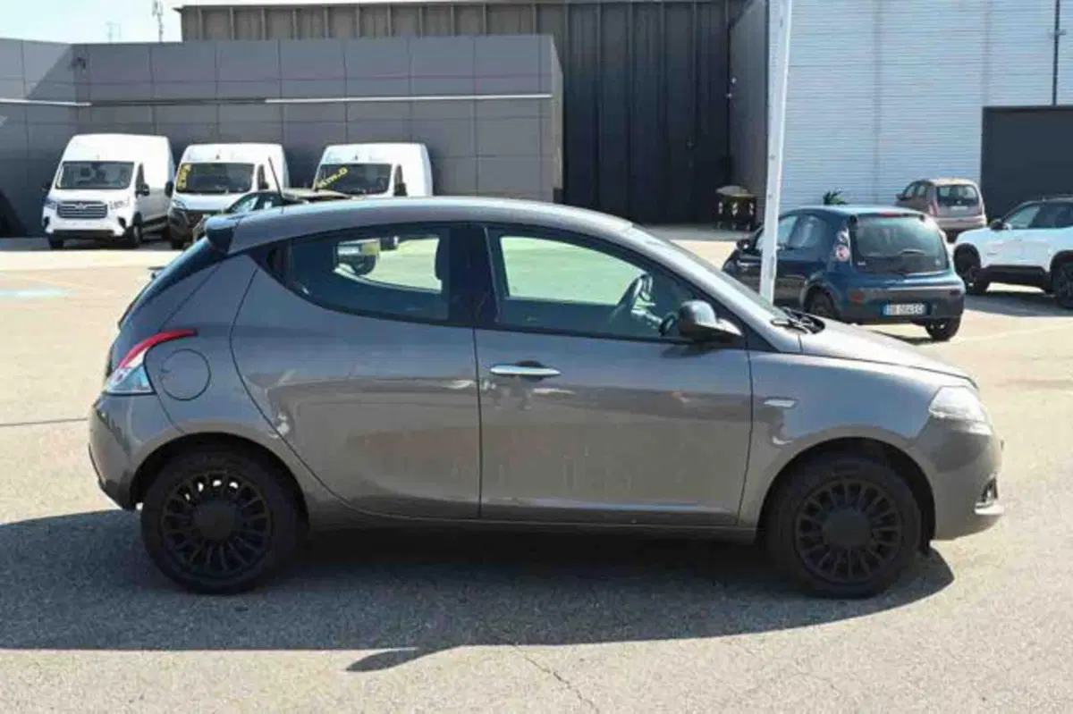 Lancia Ypsilon usata a Torino (4)